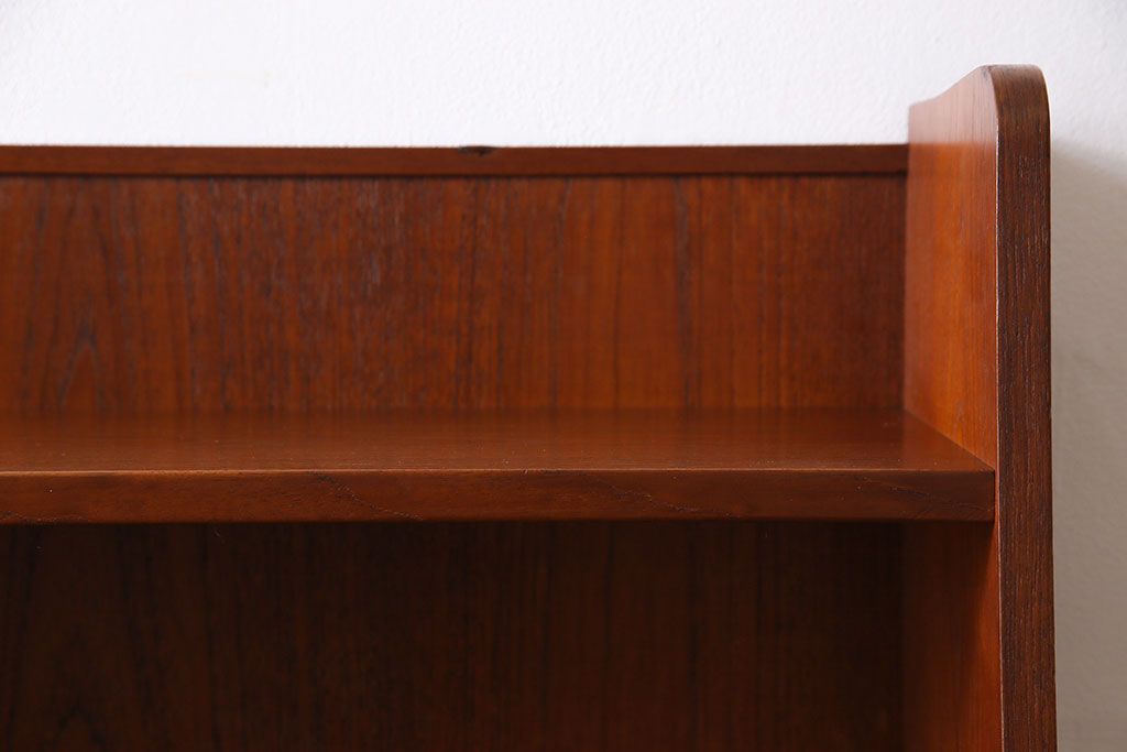 ヴィンテージ家具　北欧ビンテージ　デンマーク　チーク材　おしゃれで機能的な鏡付きビューロー(デスク、在宅ワーク、在宅用ドレッサー、ドレッシングチェスト、本棚)