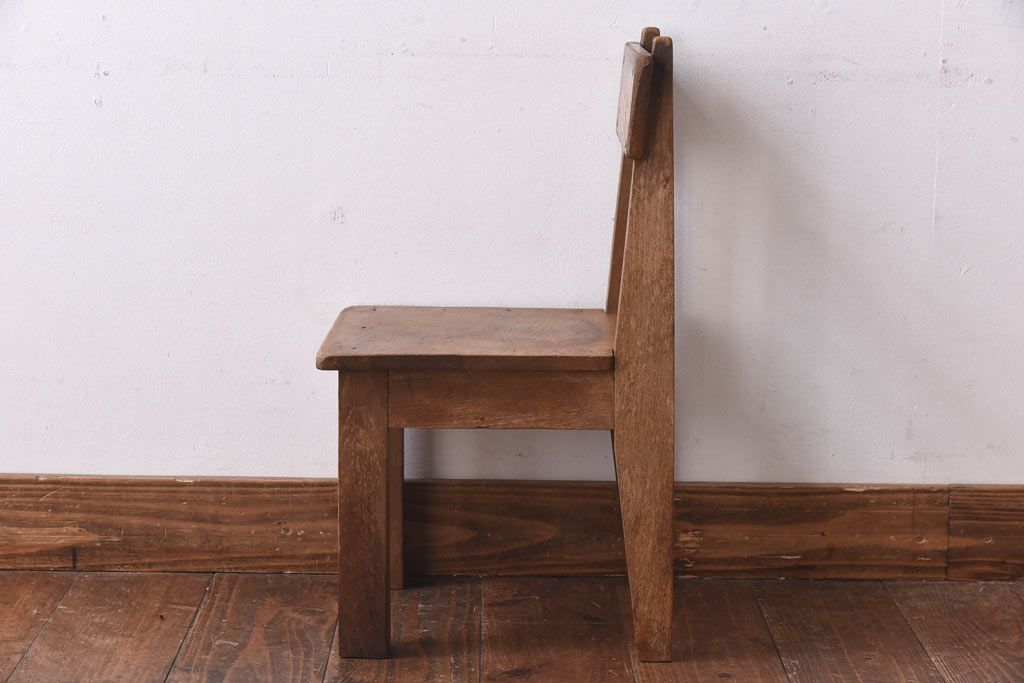レトロ家具　昭和期　レトロな雰囲気が漂う小さなチェア(椅子、小イス)