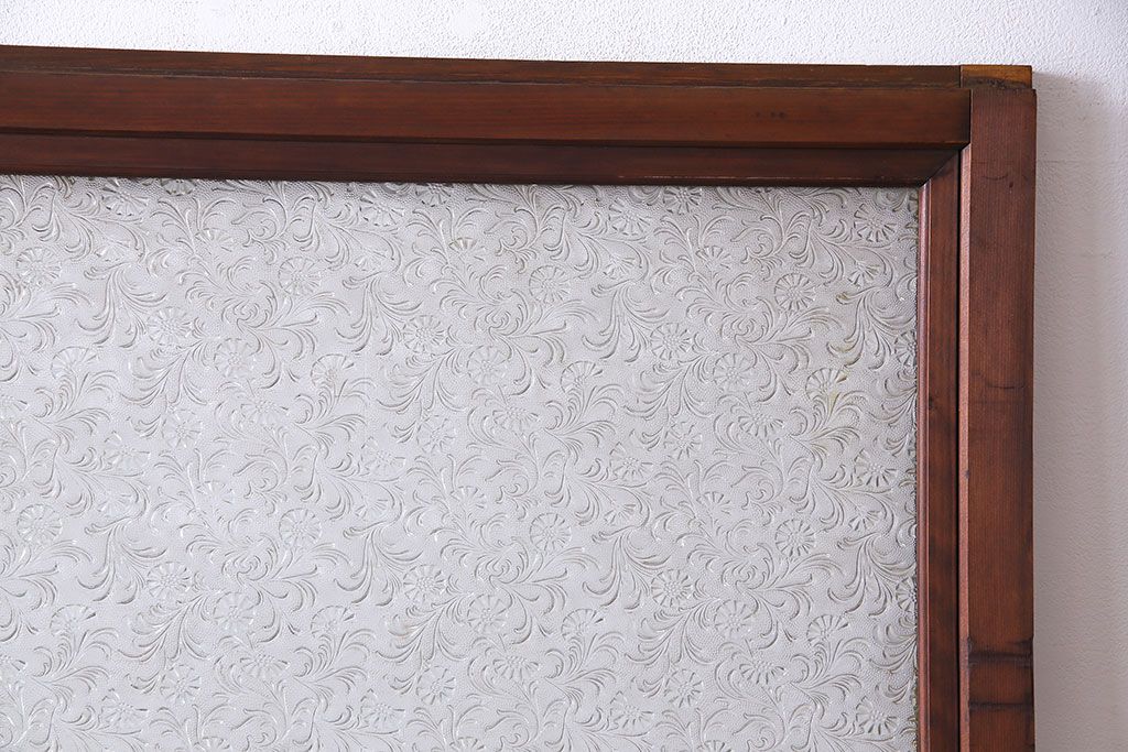 ヒノキ材　希少な花模様のプレスガラスが目を引く帯戸(ガラス帯戸、ガラス戸、引き戸、建具)