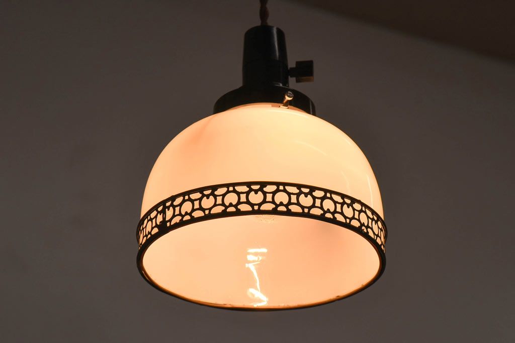 昭和レトロ　和モダンな雰囲気漂うガラスシェードのペンダントライト(天井照明、吊り下げ照明)