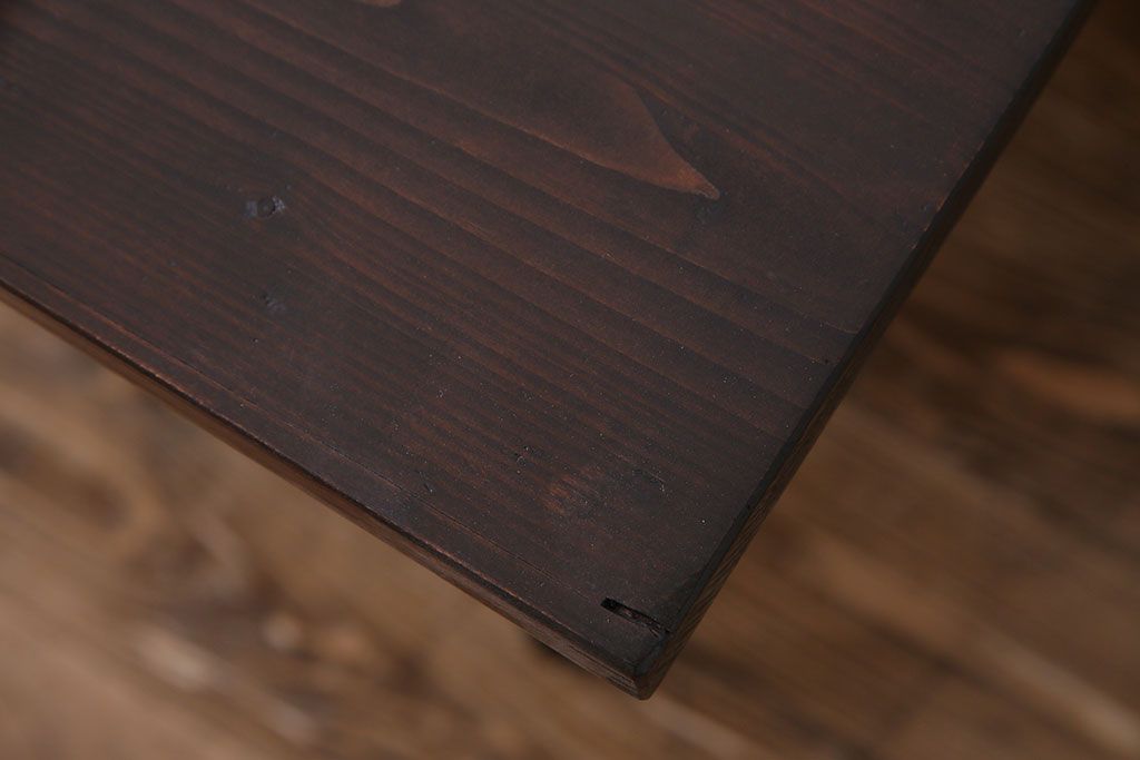 古材リメイク　ヒノキ材天板　趣のある風合いの鉄脚テーブル(作業台、飾り台)