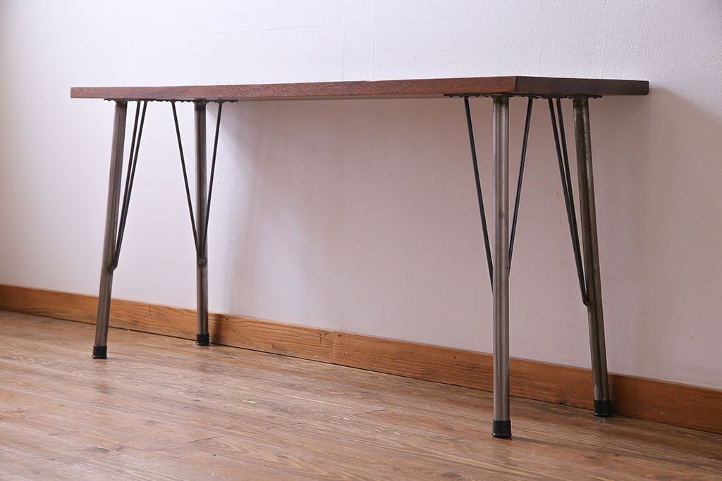 ラワン材一枚板　趣のある古材で作成したリメイク鉄脚テーブル(飾り台、カウンターテーブル)