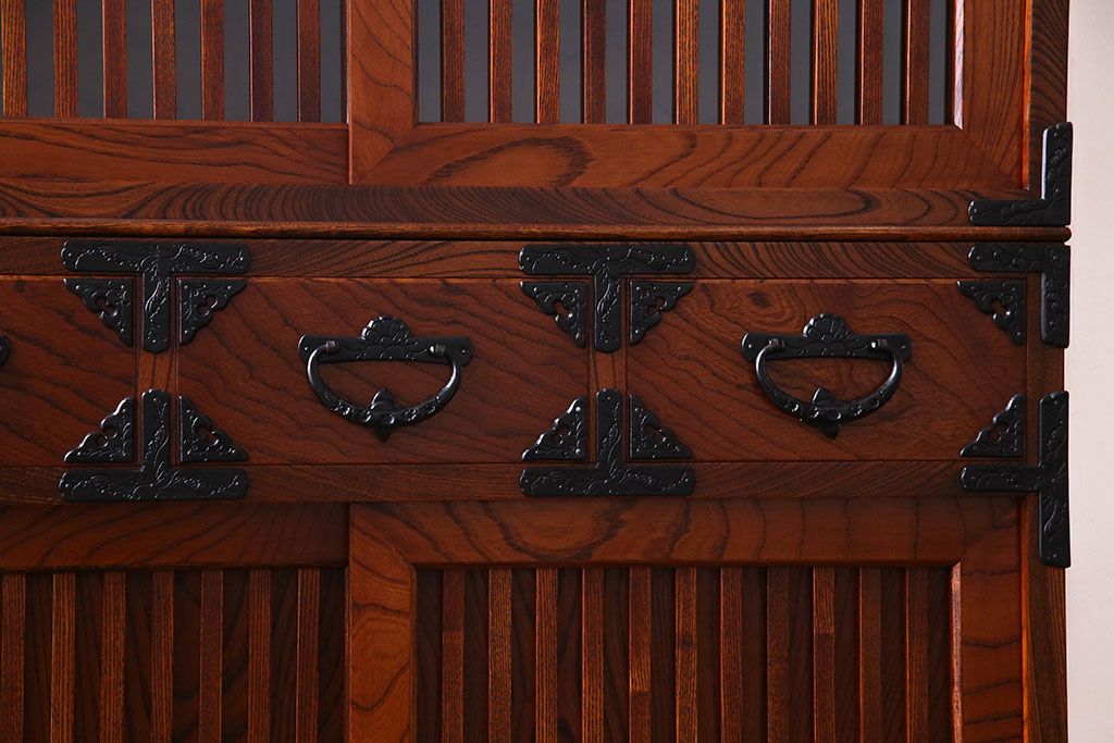中古　岩谷堂箪笥　No.96　雪国　格子戸が魅力的な茶棚(食器棚、収納棚、茶箪笥)(1)