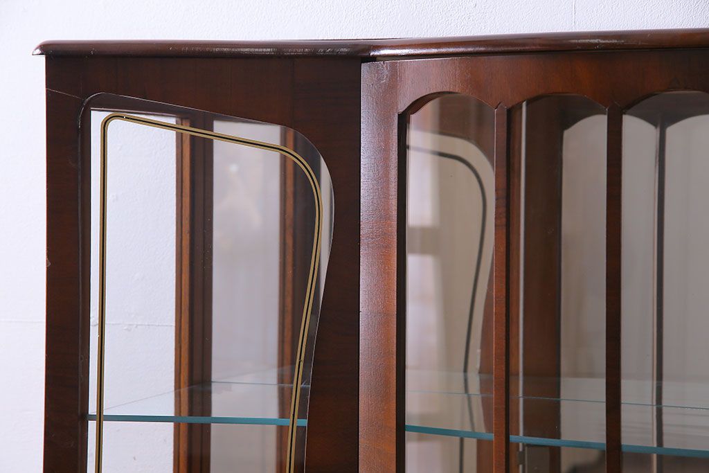 アンティーク家具　イギリス　アンティークスタイルの空間作りに活躍するガラスキャビネット(ガラスケース、ショーケース、飾り棚)