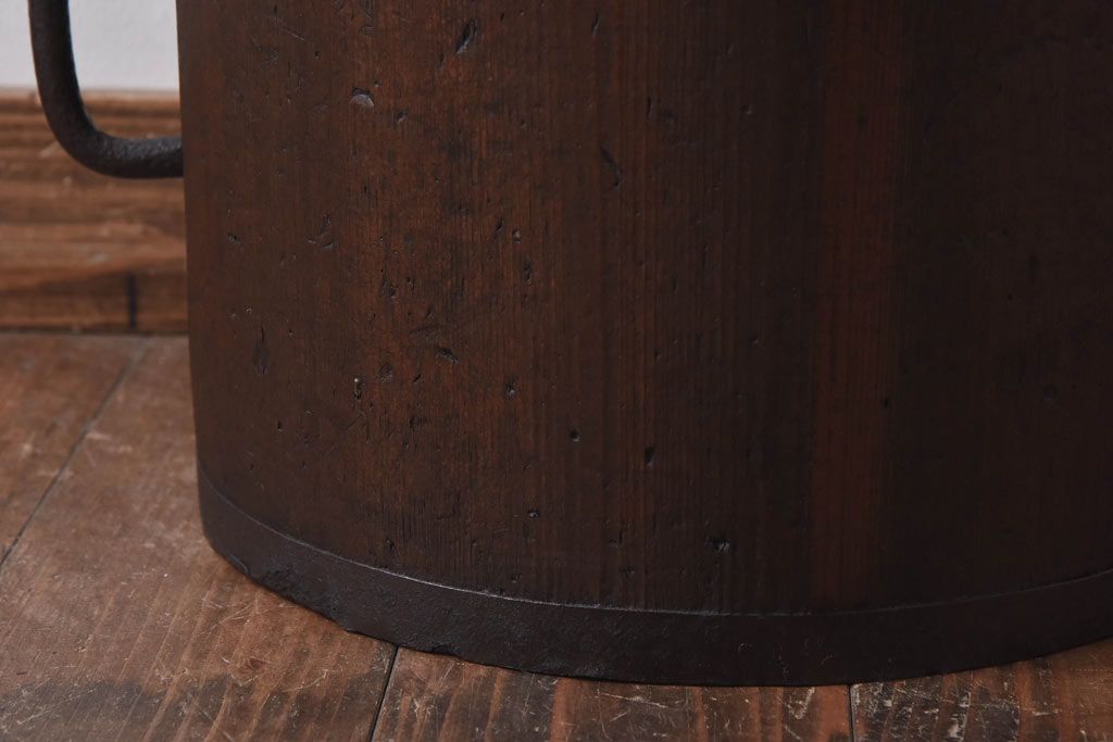 アンティーク雑貨　和製アンティーク　使い込まれた古い木の質感が味わい深い一斗升(一斗マス)
