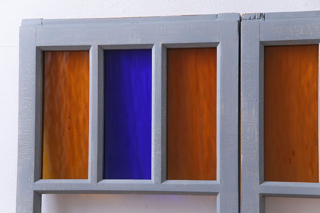昭和レトロ　色ガラスがアクセントのペイントガラス戸(窓)2枚セット(2)