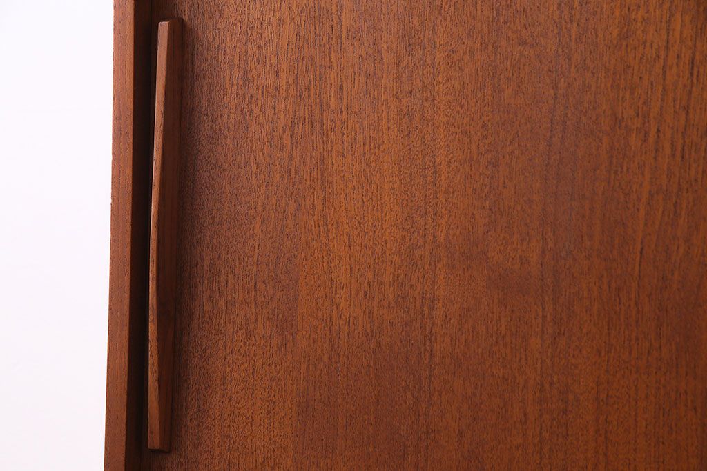 ヴィンテージ家具　北欧ビンテージ　デンマーク　温かな色合いが魅力のサイドボード(キャビネット、リビングボード)