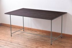 中古　美品　arflex(アルフレックス)　MONTAGNA(モンターニャ)　W字型の脚のデザインがお洒落なセンターテーブル(ガラステーブル、ローテーブル、カクテルテーブル、カフェテーブル)(定価約20万円)(R-064881)