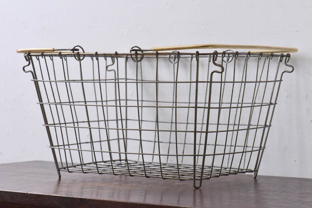 アンティーク雑貨　昭和レトロ　素朴さの漂う古いワイヤーバスケット(カゴ)