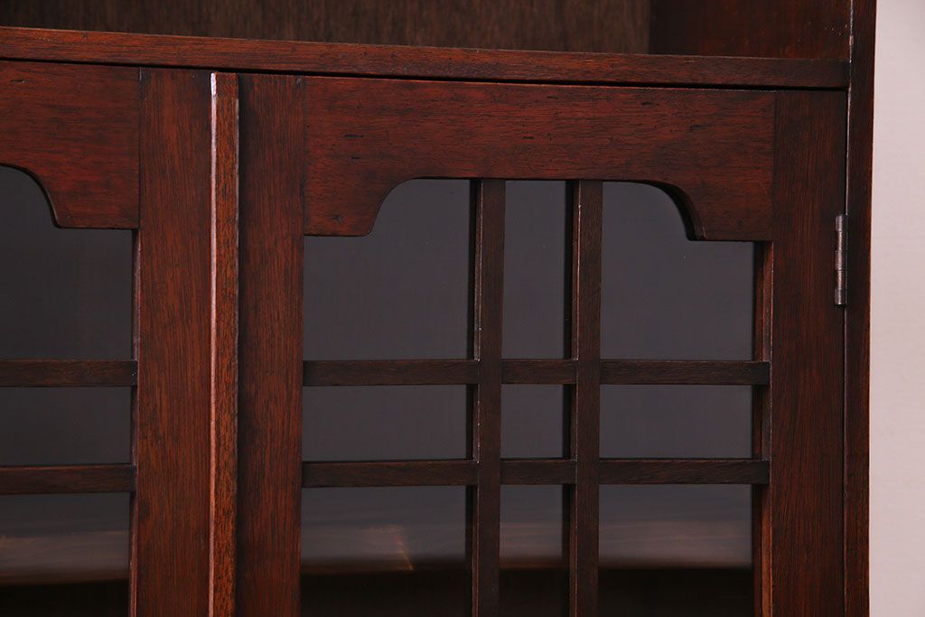 アンティーク家具　和モダン　褐色の色合いと意匠が魅力のブックケース(本箱、飾り棚)