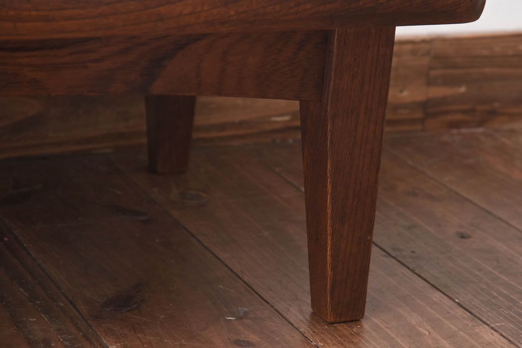アンティーク雑貨　和製アンティーク　総ケヤキ一枚板　丸みを帯びた天板が魅力的な小さな座卓(ちゃぶ台、花台、飾り台)