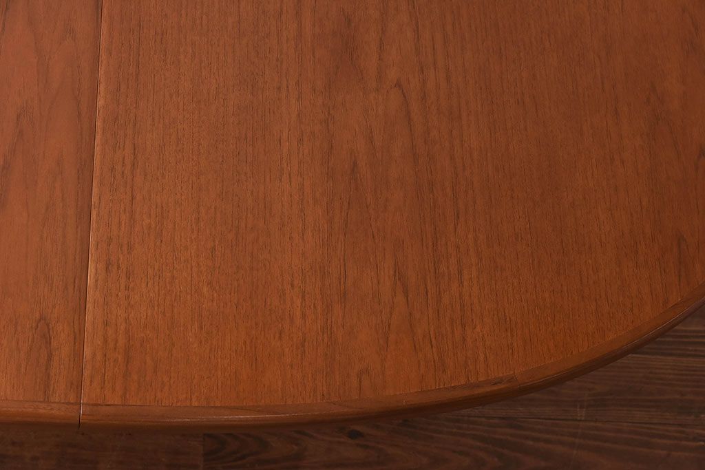 ヴィンテージ家具　北欧ビンテージ　G-PLAN ウォールナット材　シンプルなエクステンションテーブル(ダイニングテーブル、ドローリーフテーブル)