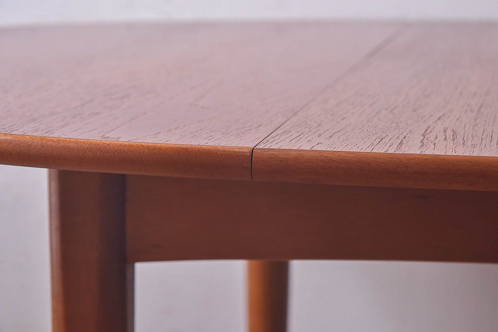 北欧ビンテージ家具　チーク材　シンプルなラウンド型エクステンションテーブル(ダイニングテーブル、ドローリーフテーブル)