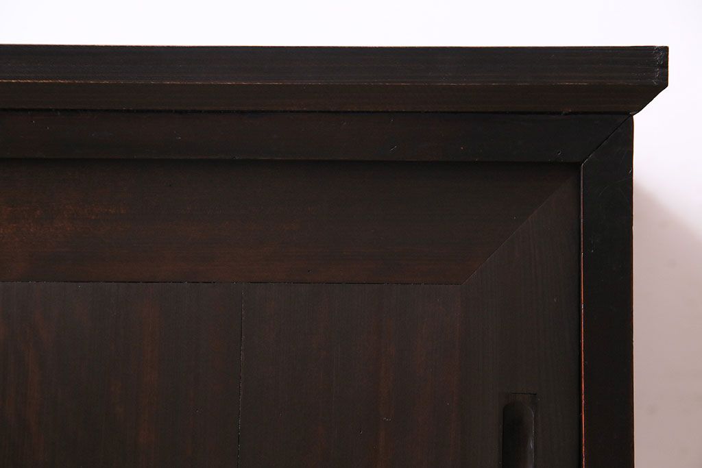アンティーク家具　昭和初期　リメイク!　丸い錠前金具が目を惹く鉄脚付き箪笥ローボード(リビングボード、ローチェスト)