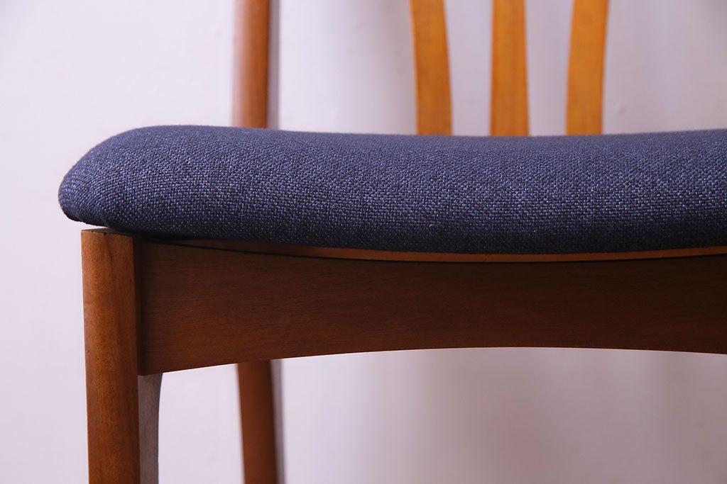 北欧ビンテージ家具　チーク材　背もたれのデザインが美しいダイニングチェア(ワークチェア、椅子)