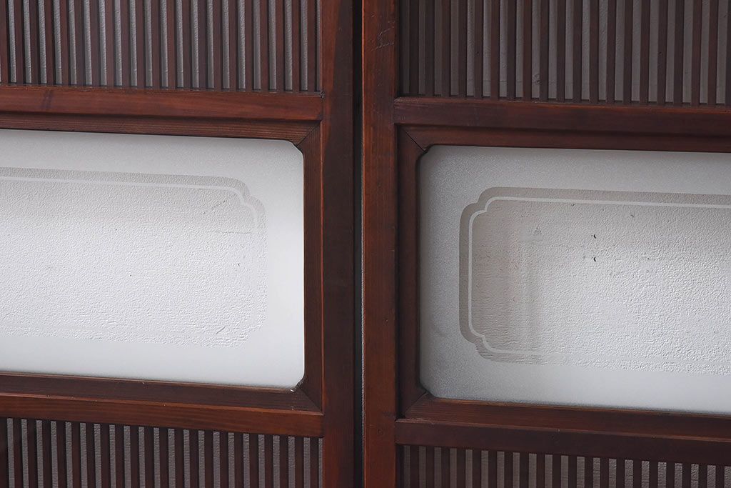 昭和初期　ケヤキ材使用　上質な作りが味わえる万本格子戸(ガラス帯戸、引き戸)4枚セット