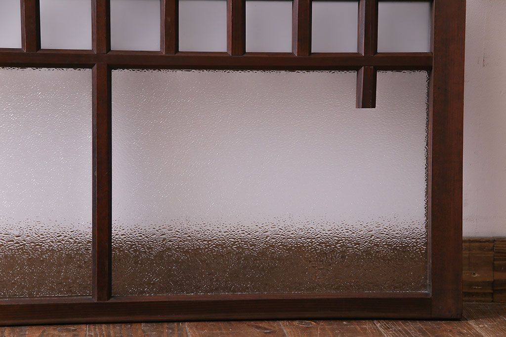 昭和レトロ　ダイヤガラスが懐かしい雰囲気を高めるフィックス窓(FIX、はめ殺し戸、ガラス戸、明り取り)