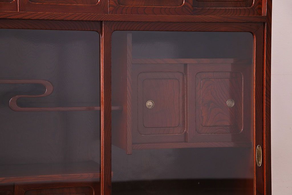 中古美品　前面ケヤキ材使用　漆塗り　上質な和の演出に活躍する茶箪笥(飾り棚、茶棚)
