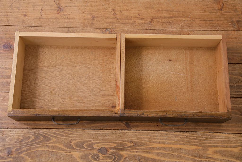 レトロ家具　昭和レトロ　ナラ材製　古い木の落ち着いた雰囲気が魅力のブックケース(本棚、本箱)