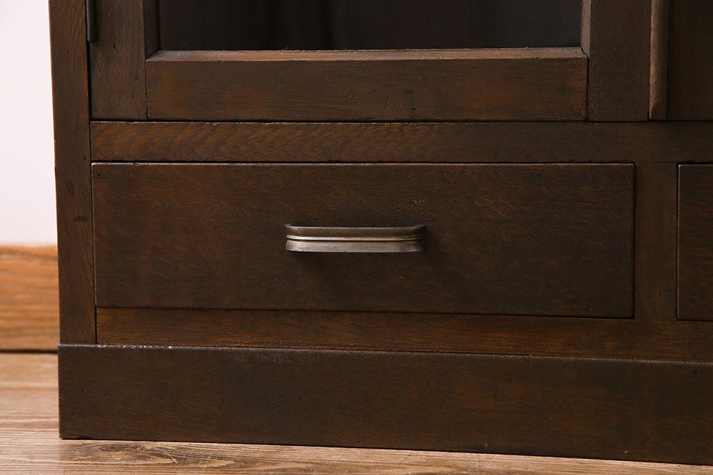レトロ家具　昭和レトロ　ナラ材製　古い木の落ち着いた雰囲気が魅力のブックケース(本棚、本箱)