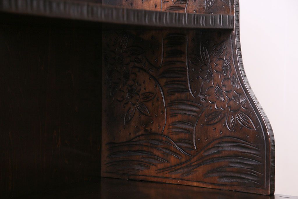 中古美品　伝統工芸　軽井沢彫り　繊細な彫りが豪華さを演出する棚付きチェスト(衣装箪笥、引き出し)