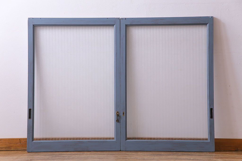 ペイント家具　チェッカーガラス入り!シャビーシックなガラス戸(窓、引き戸、建具)2枚組