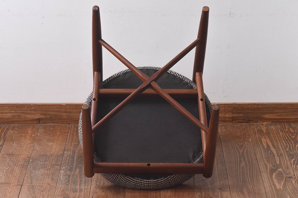 ヴィンテージ家具　北欧ビンテージ　G-PLAN(ジープラン)　Fresco(フレスコ)　おしゃれなダイニングチェア(サーキュラーチェア、椅子)(2)