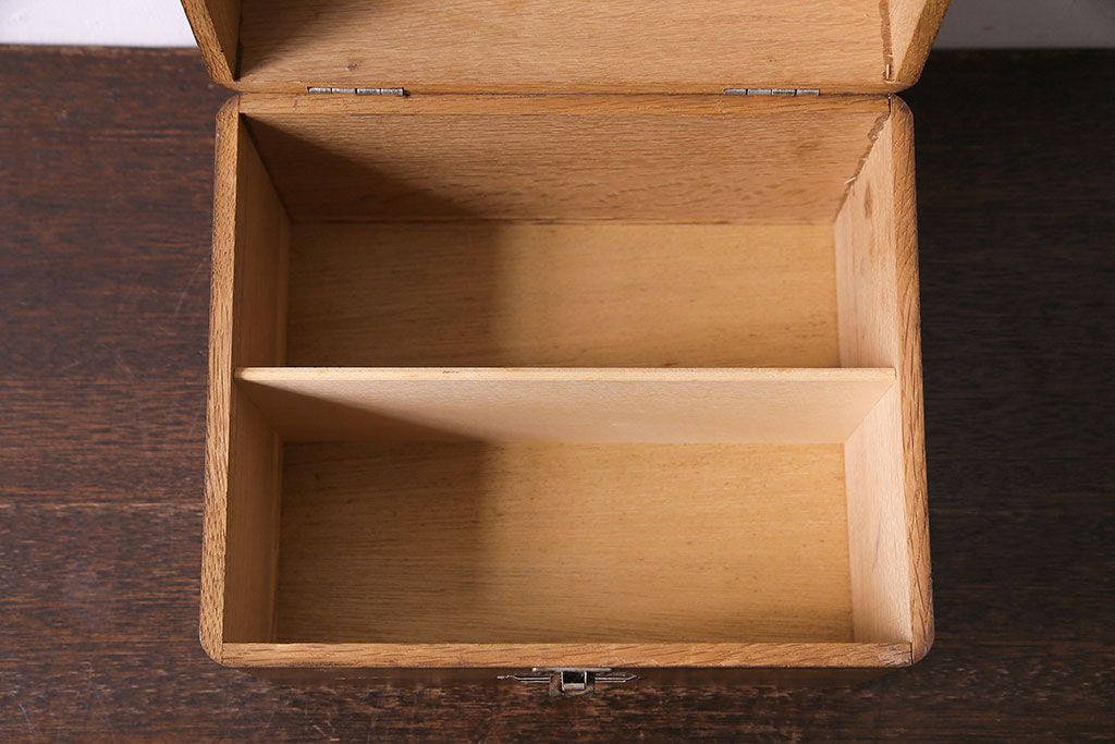 アンティーク雑貨　ナラ材製　昔懐かしい雰囲気が漂うシンプルな薬箱(木箱、救急箱、小物入れ)