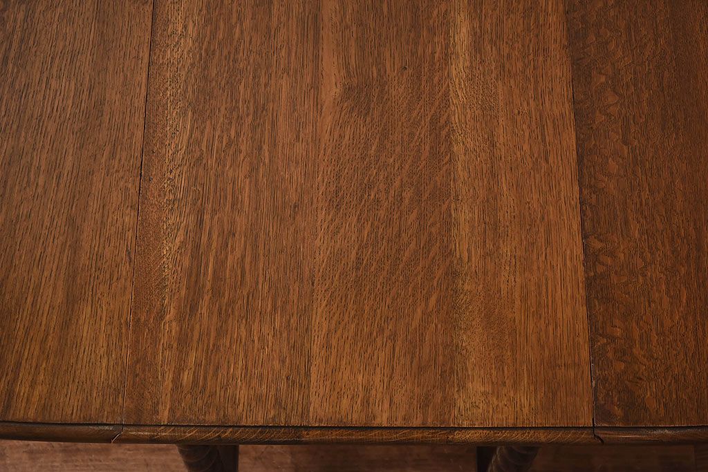 アンティーク家具　アンティーク　オーク材製　ツイストレッグが上品な印象のバタフライテーブル(エクステンションテーブル、  ダイニングテーブル)