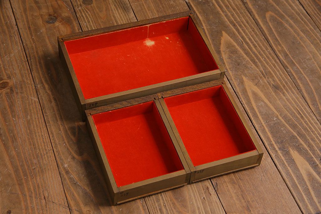 アンティーク雑貨　ビンテージ　直線的なデザインのシンプルなソーイングボックス(裁縫箱、小物入れ)