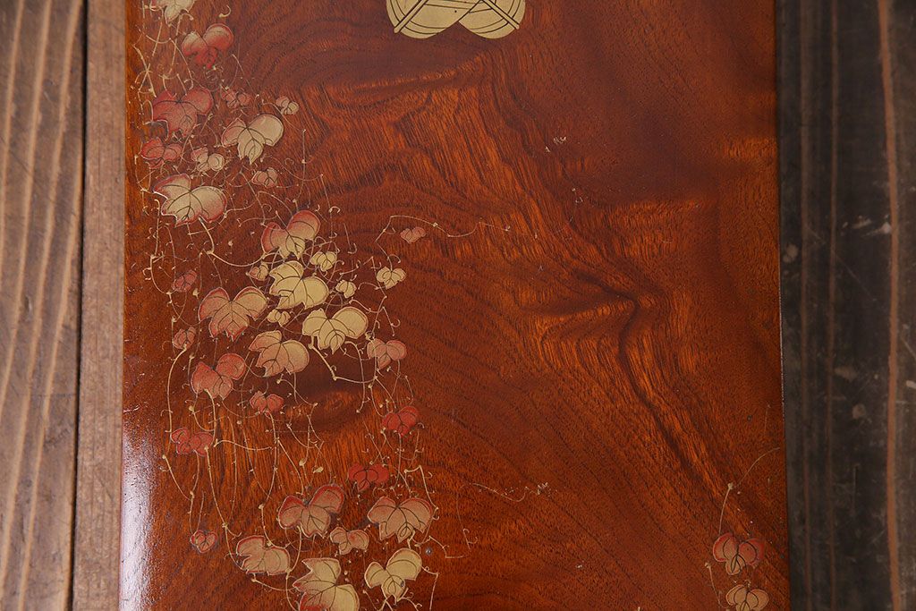 アンティーク雑貨　昭和中期　クスノキ材　『違い鷹の羽』紋　品のある蒔絵が施された収納箱