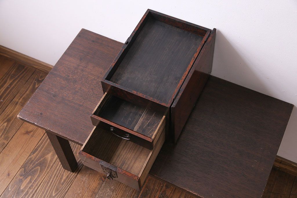 アンティーク雑貨　和製アンティーク　ケヤキ材　古い質感の金具が目を惹く硯箱(小引き出し、小物入れ、木箱)