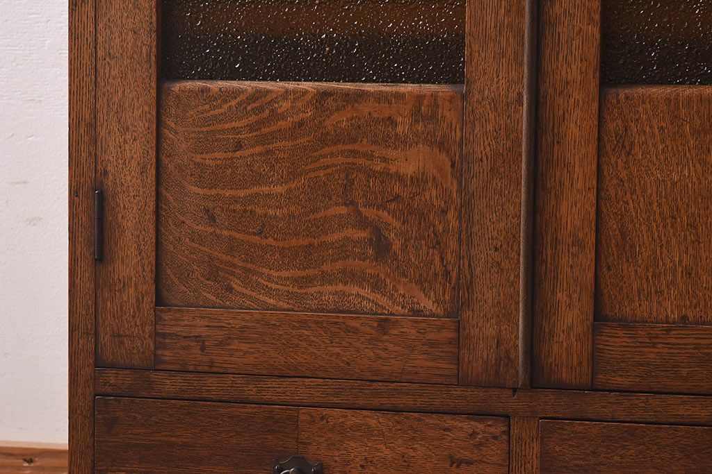アンティーク家具　大正ロマン　当時物色ガラス　モダンな扉のデザインが目を惹く本箱(収納棚、キャビネット)