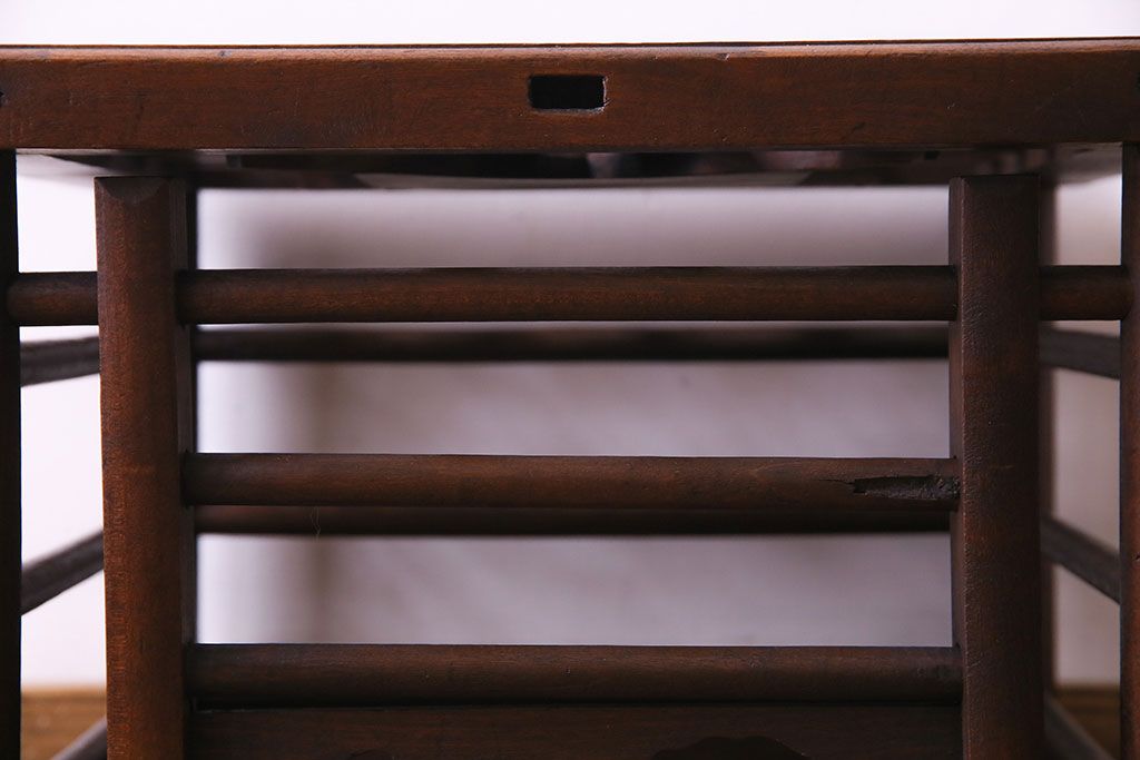 アンティーク雑貨　昭和レトロ　透かし彫りが施された古い木のこたつやぐら(炬燵櫓)