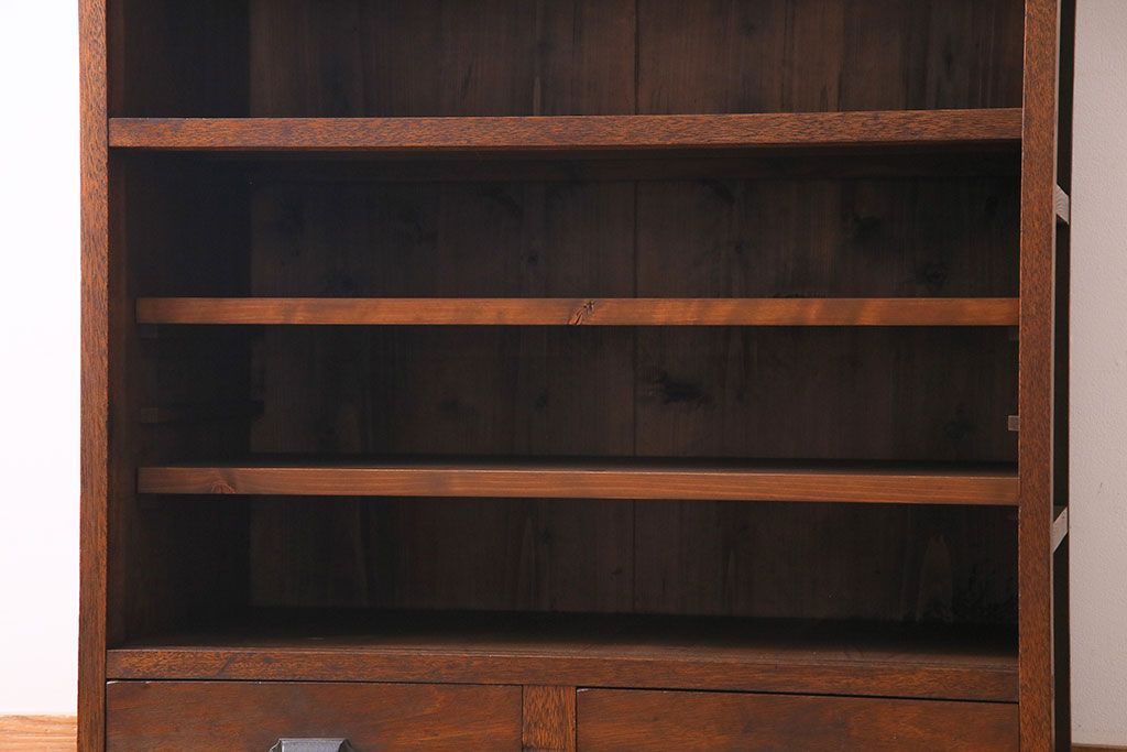 レトロ家具　】昭和レトロ　和の雰囲気を漂わせるダイヤガラス入り収納棚(食器棚、戸棚)