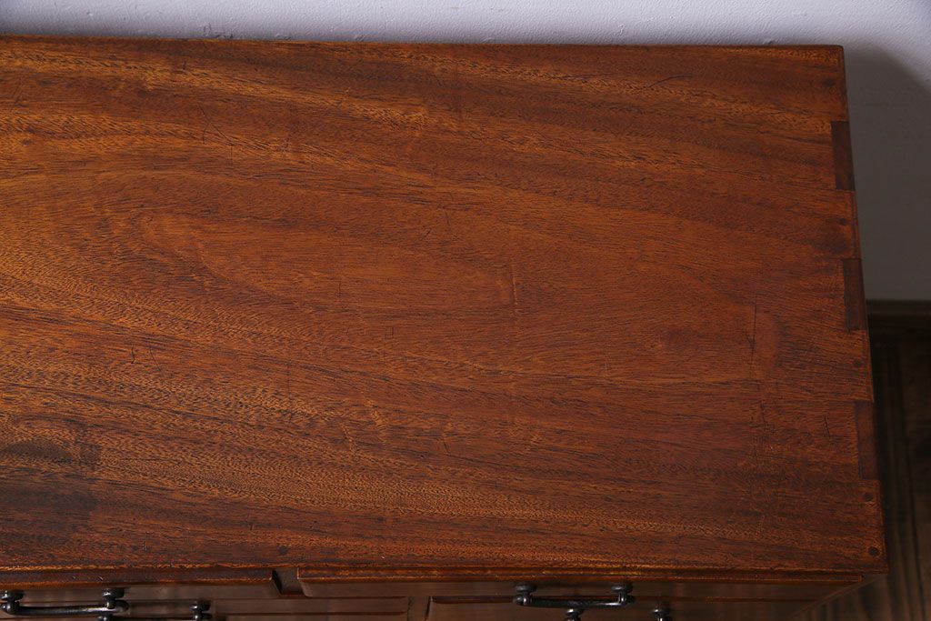 アンティーク家具　昭和期　総クスノキ(楠木)材　漆塗り　上質な作りの小引き出し(チェスト、収納)