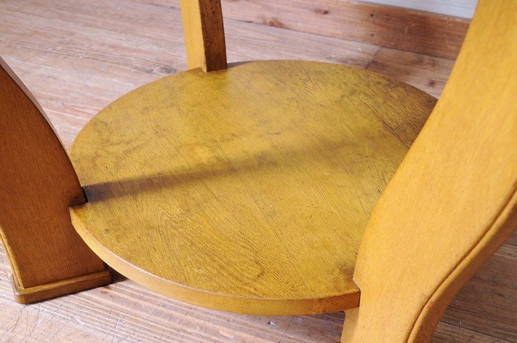 レトロ家具　総楢(ナラ)材!レトロなデザインのカフェテーブル(コーヒーテーブル、サイドテーブル、センターテーブル)