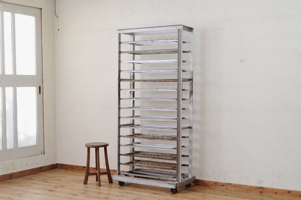 アンティーク家具 古いパン屋のアイアンベーカリーラック1 (飾り棚
