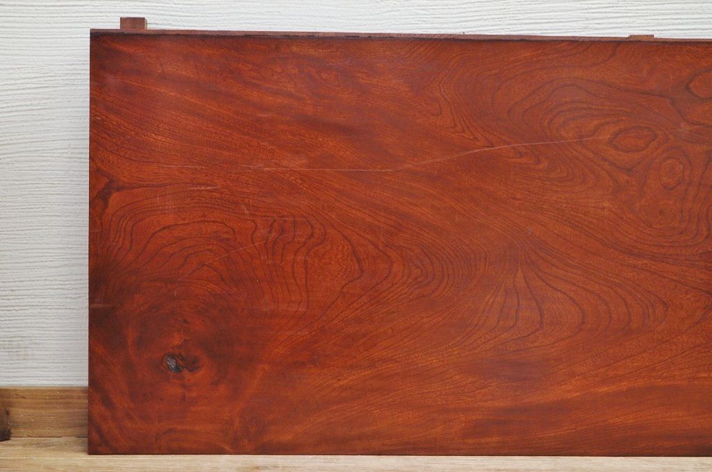 漆のキレイな木目の良い欅一枚板1
