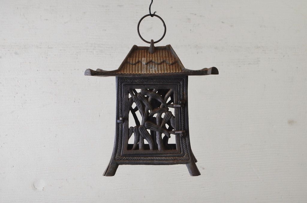 特大　古い鉄製の吊り灯篭