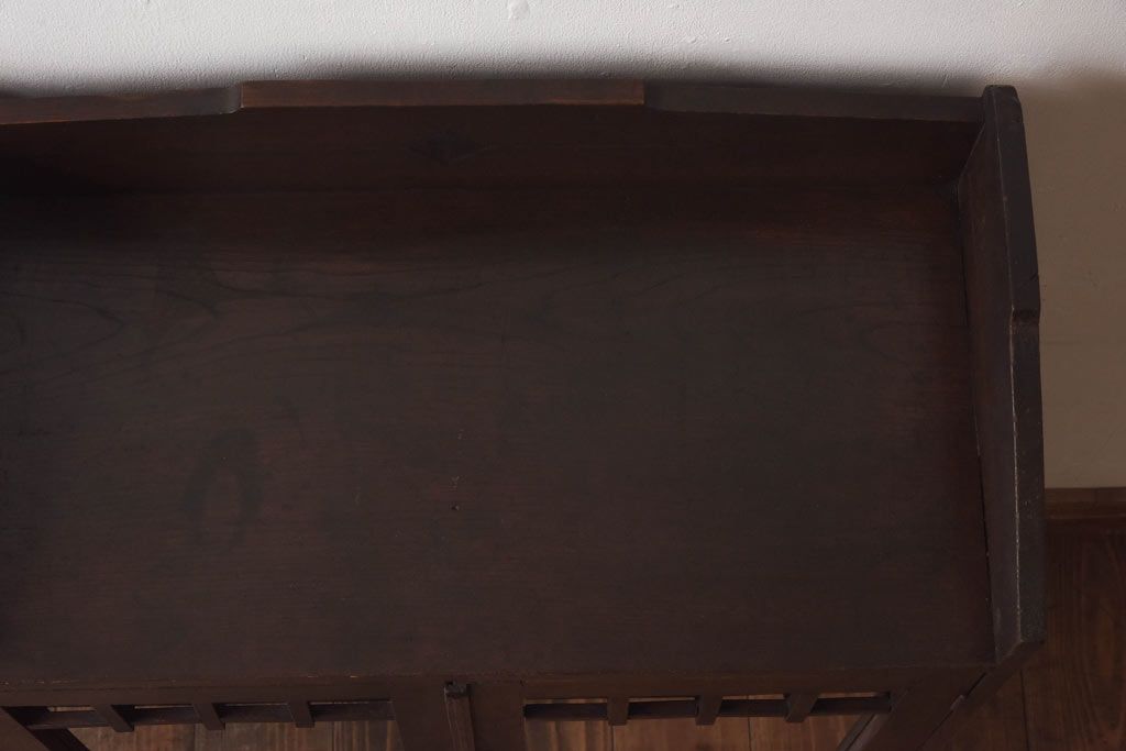 アンティーク家具　大正ロマン　栓材　細かなデザインが魅力的なブックケース(本箱、キャビネット、収納棚)(R-030349)