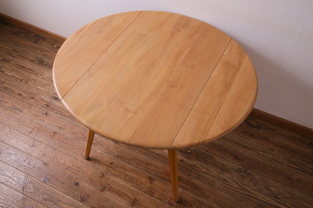 中古美品　ERCOL(アーコール)　スタイリッシュなデザインが目をひくバタフライテーブル(ダイニングテーブル、カフェテーブル)(R-030375)