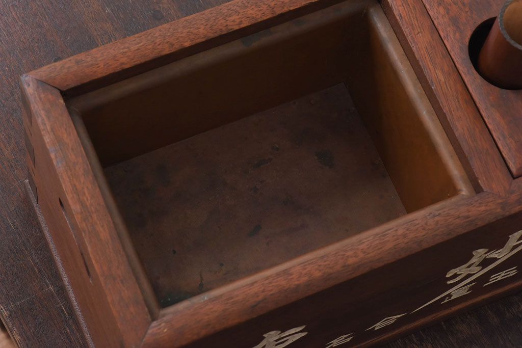 アンティーク雑貨　古民具・骨董　珍しい一品　持ち運びしやすいとても小さな古い火鉢(ノベルティ)(R-030379)