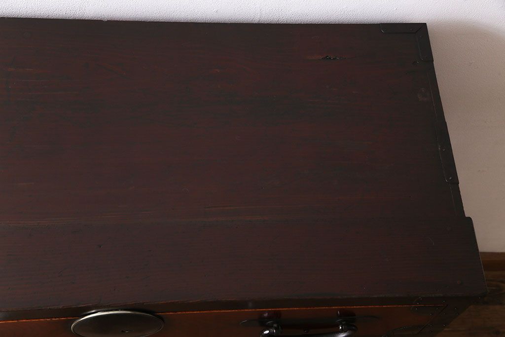 アンティーク家具　和製アンティーク　前面ケヤキ材　漆塗り　丸金具が目を惹く隠し付き松本帳場箪笥(引き出し、戸棚)(R-030394)