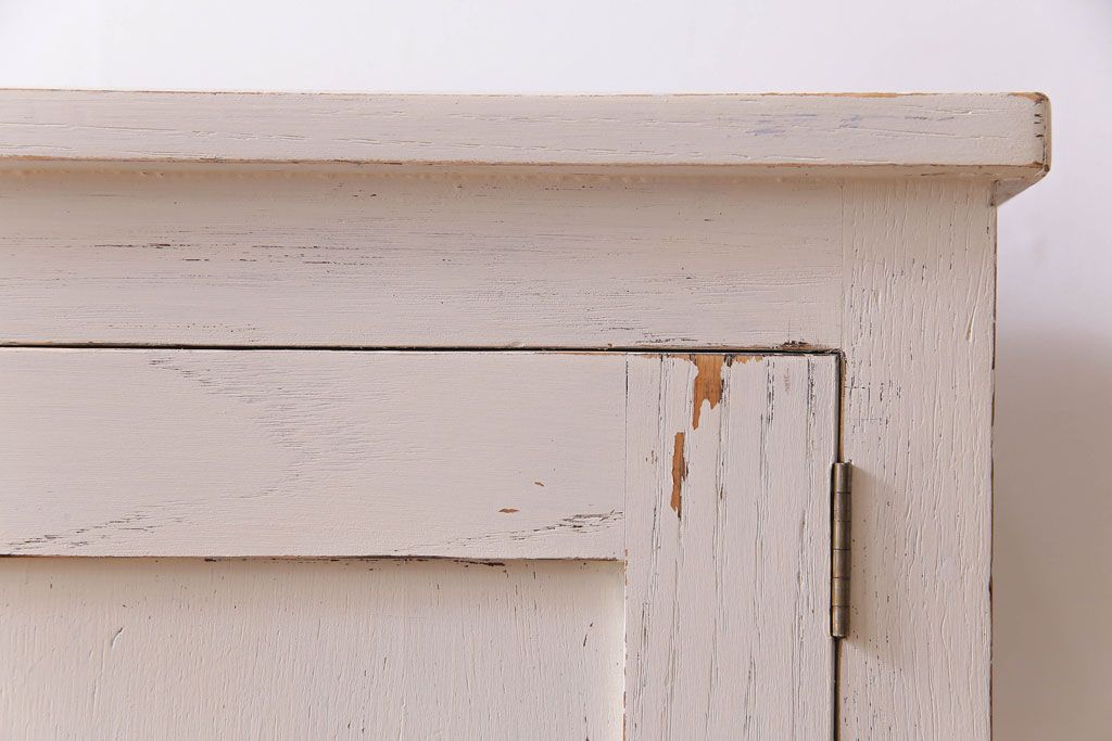 アンティーク家具　イギリスアンティーク　オーク材　フレンチシャビーな雰囲気のサイドキャビネット(収納棚)(R030440)