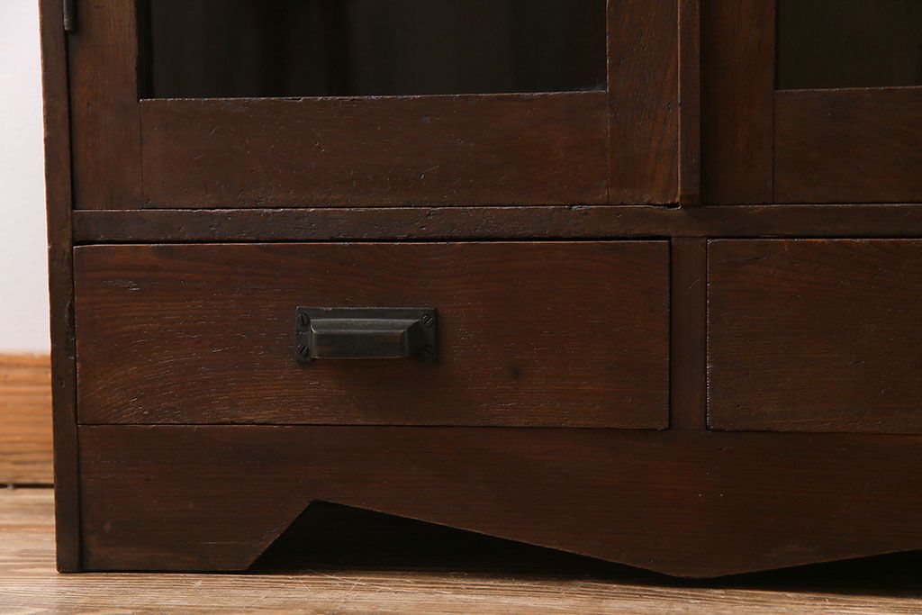 アンティーク家具　昭和初期　栓材製　大正ロマンの雰囲気漂うブックケース(収納棚、食器棚)