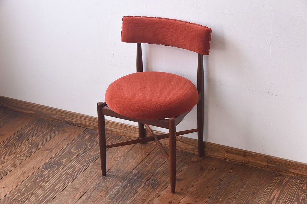 アンティーク家具　G-PLAN(ジープラン)　Fresco(フレスコ)　お洒落な赤いファブリックのサーキュラーチェア(ダイニングチェア、椅子)(1)
