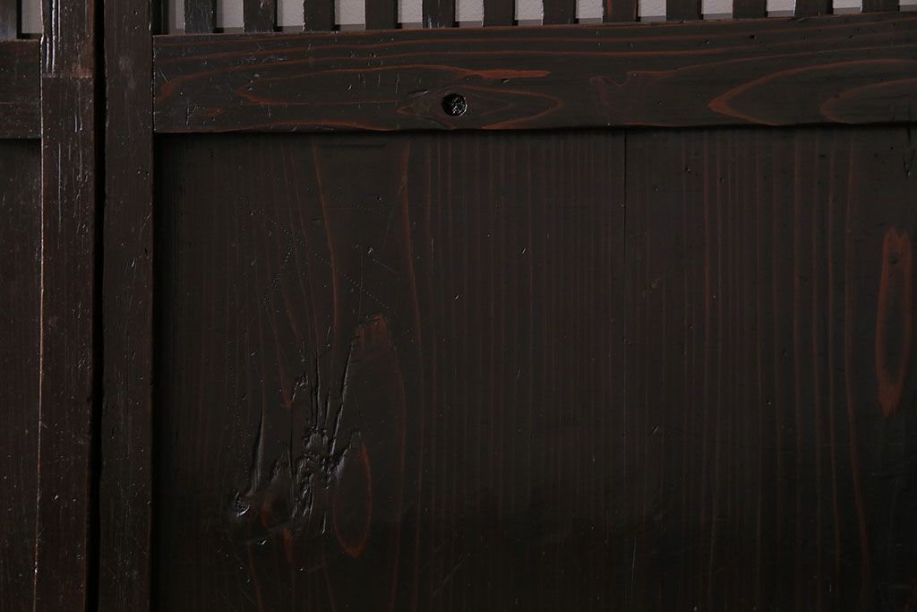 和製アンティーク　古い趣と燻された風合いが味わい深い格子戸(引き戸、建具)4枚セット