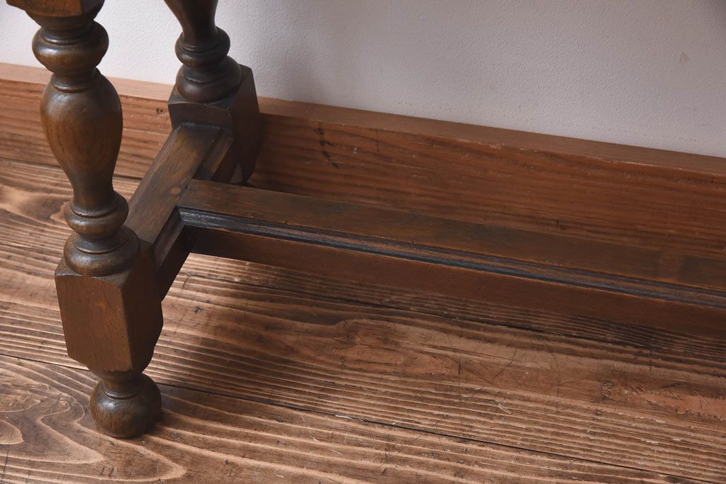 ヴィンテージ家具　イギリスビンテージ　オーク材　挽き物の脚のデザインが上品なベンチ(長椅子、飾り台)