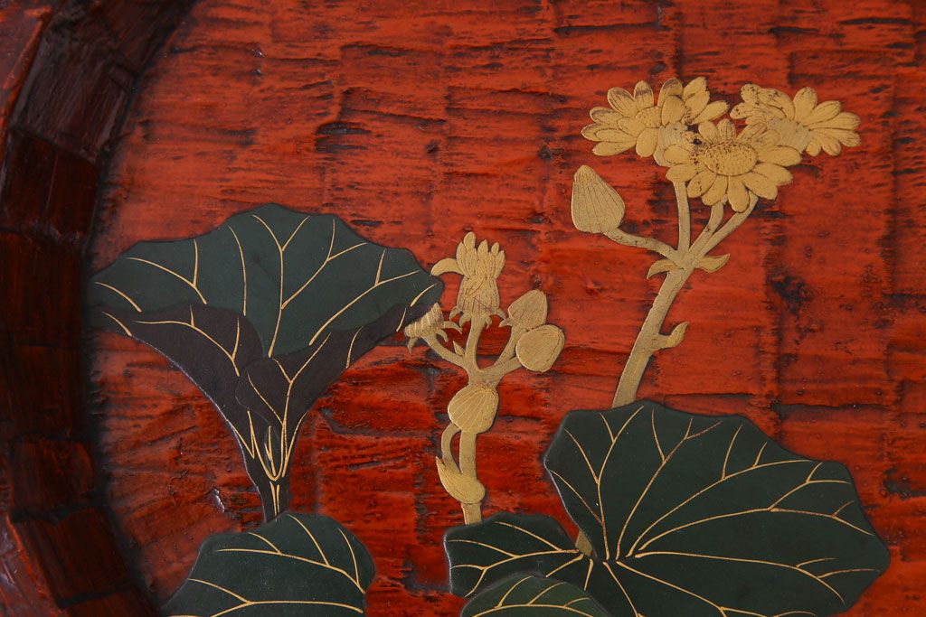 和製アンティーク　漆塗り　草花デザインが映えるくり抜き盆(トレー)